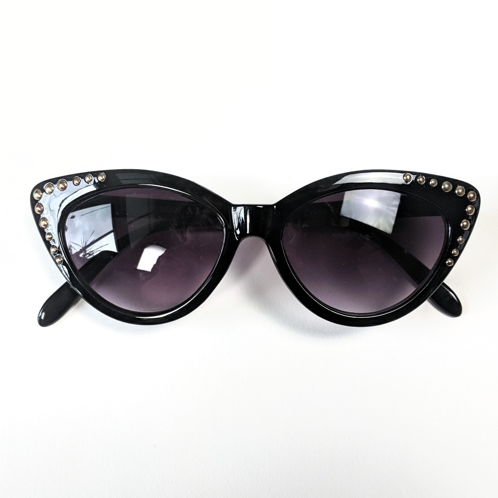 AJ Morgan | Studded Cat Eye Fashion Sunglasses